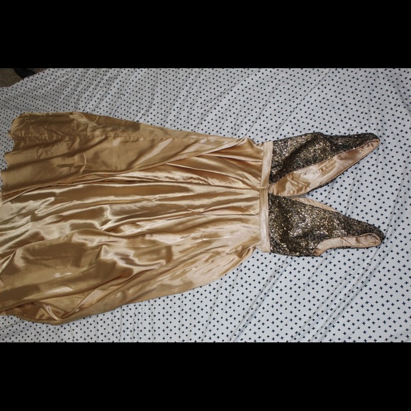 PROM DRESS ! - Picture 5 of 8